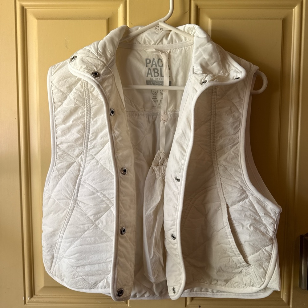 Love Tree Cream Packable Vest